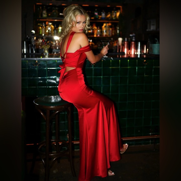 Miss Circle Bold Red Formal Gown - Picture 2 of 2